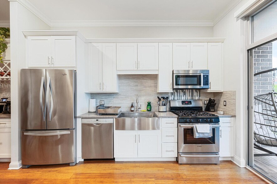 Building Photo - 1243 W Madison St