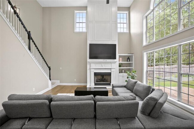 Building Photo - 1000 Great Oaks Dr