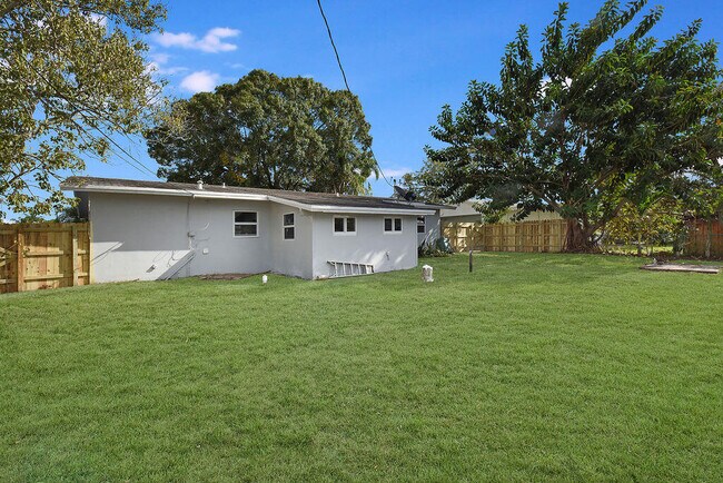 Building Photo - 710 Cayuga St