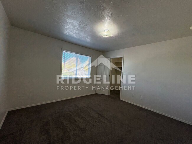 Building Photo - 345 S Byron Ave