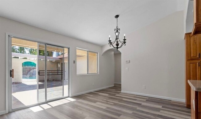 Building Photo - NW-Bakersfield  3 bed/2 bath with pool