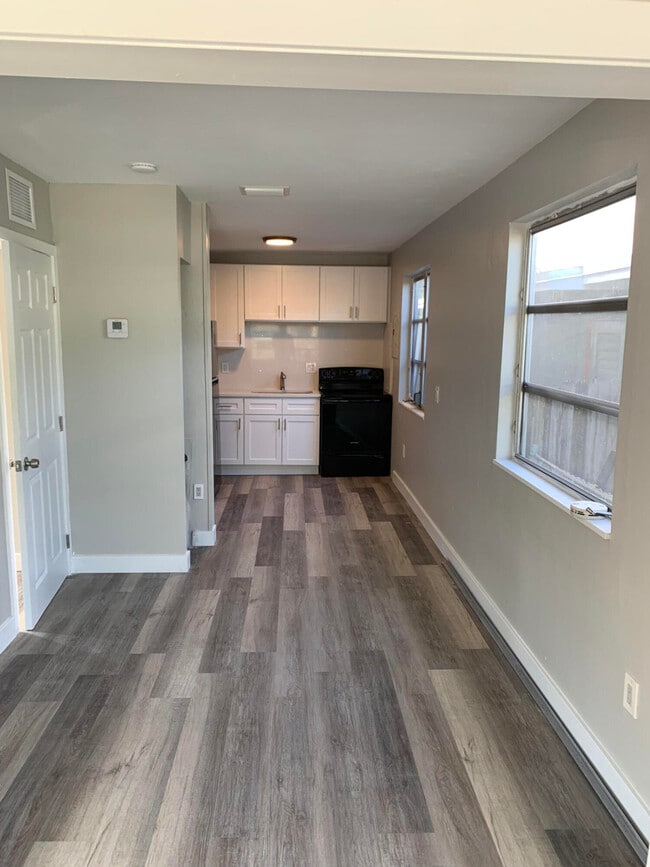 Building Photo - 321 N J St