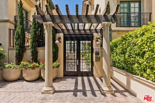 Building Photo - 225 S Hamilton Dr