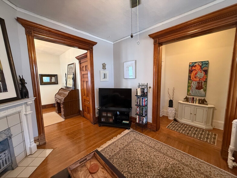 Building Photo - 800 Hague Ave