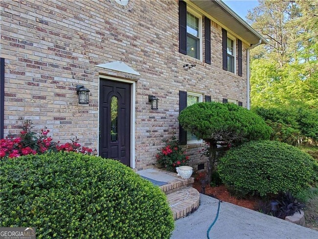 Building Photo - 2220 Sunny Hill Rd