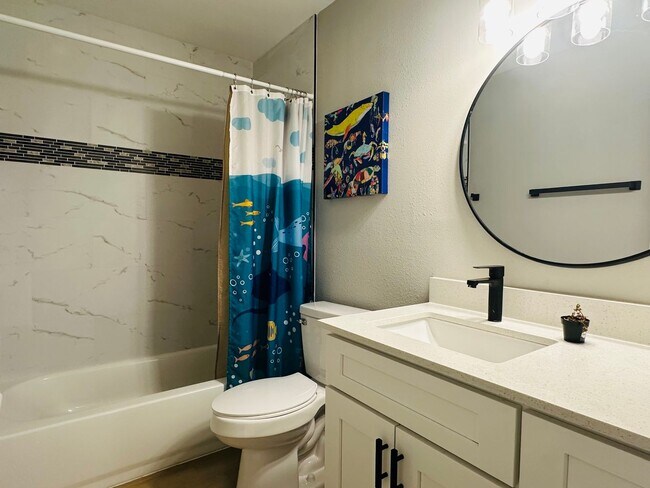Building Photo - Spacious 6-Bedroom Rental in Spanish Point...