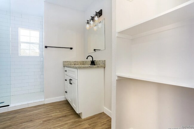 Building Photo - Renovated 3-Bedroom Home in Edison