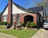 Building Photo - 312 S Valentine St