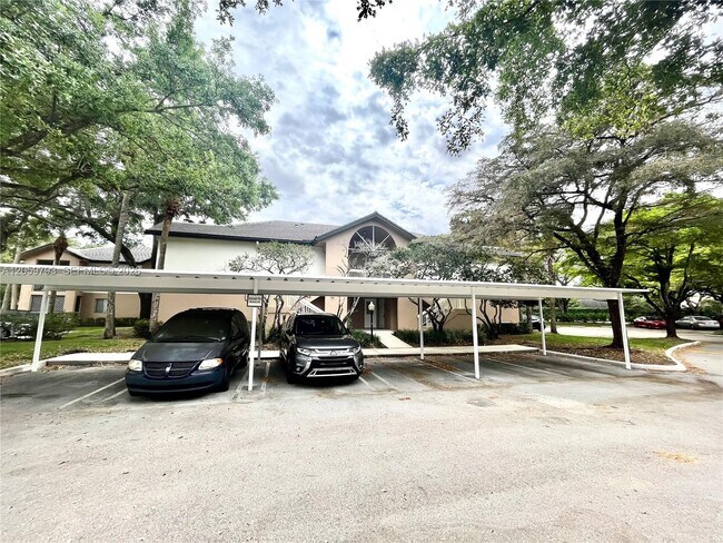 Building Photo - 9755 Westview Dr