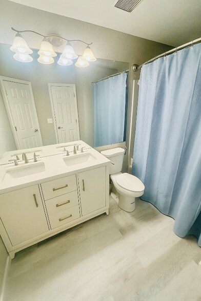 Building Photo - 12053 E Hoye Dr