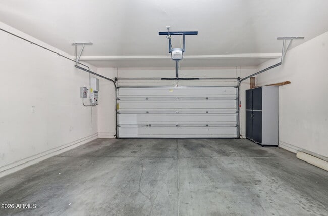 Building Photo - 15372 W Dahlia Dr