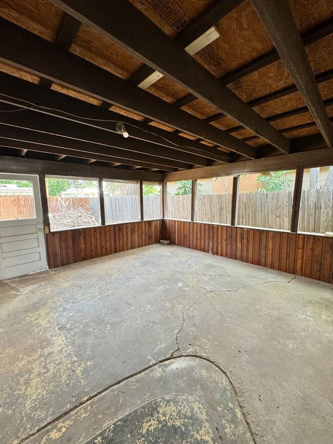 Building Photo - 4 Bedroom 2 Bath Home with Updates! Great Location!