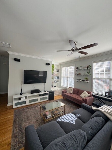 living room - 9503 Westchire Ct