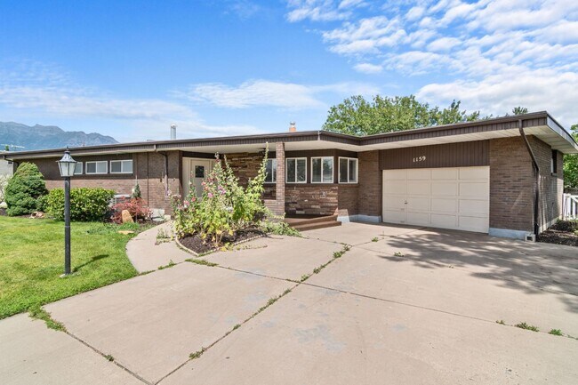 Building Photo - 1159 300 W