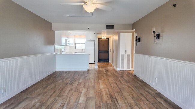 Building Photo - 4640 Lucerne Lakes Blvd W