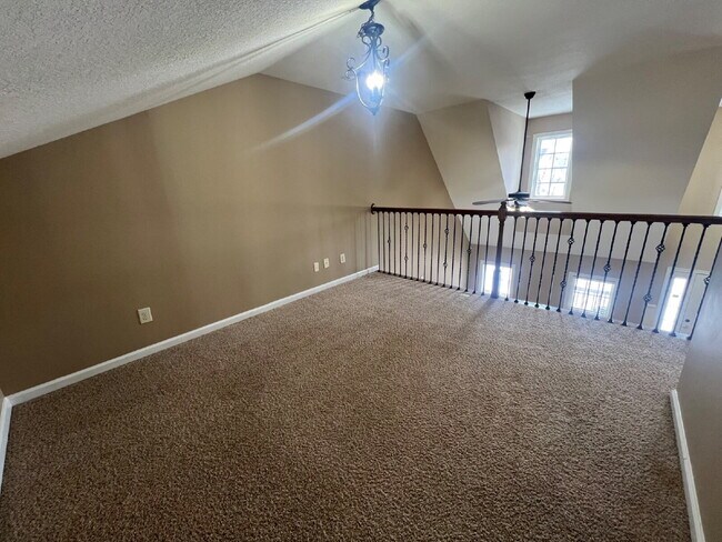 Building Photo - 3462 Southwood Dr