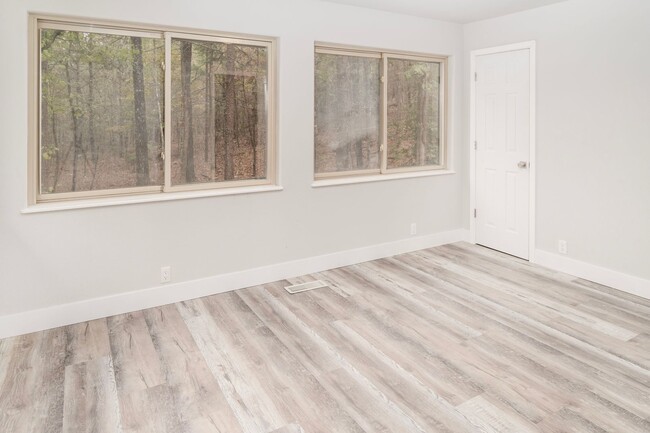 Building Photo - 3-bedroom, 2-bathroom recently remodeled h...