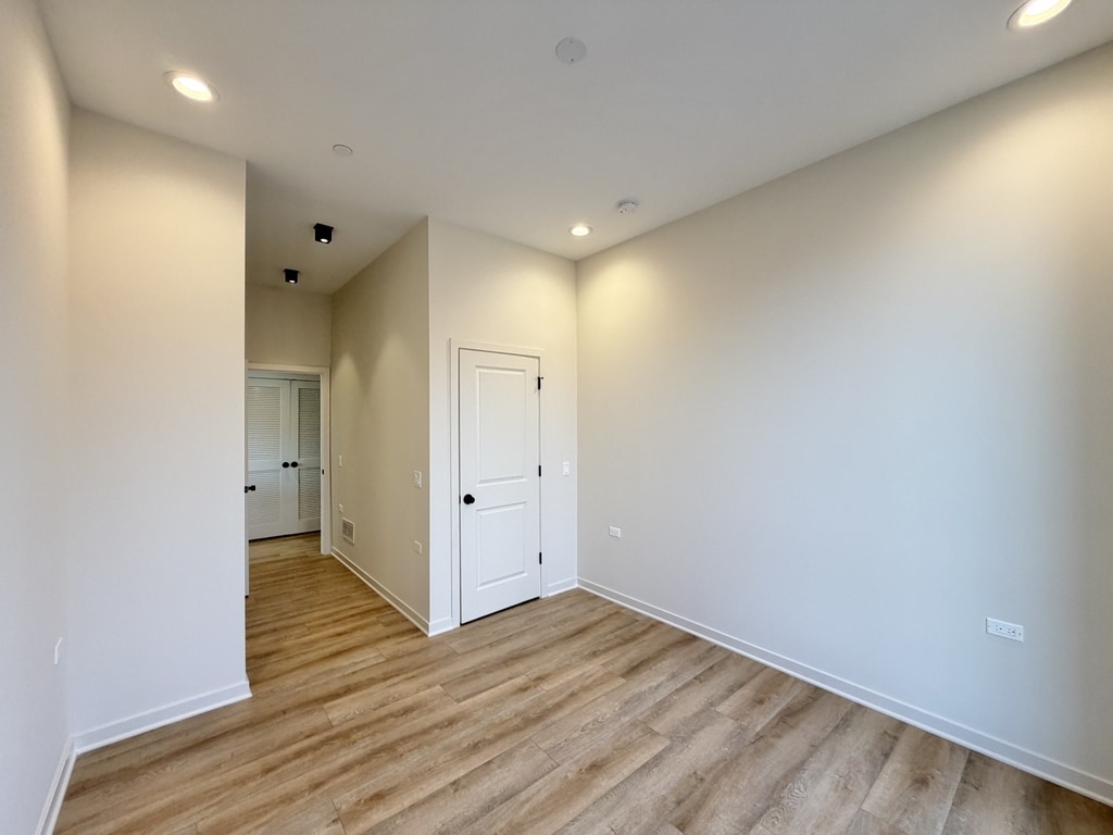 Building Photo - 3207 N Narragansett Ave