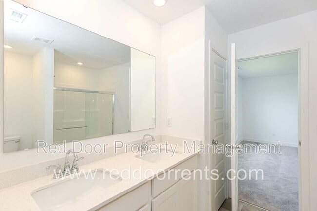 Building Photo - 1564 Mitis St
