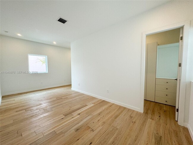 Building Photo - 1065 NE Little River Dr