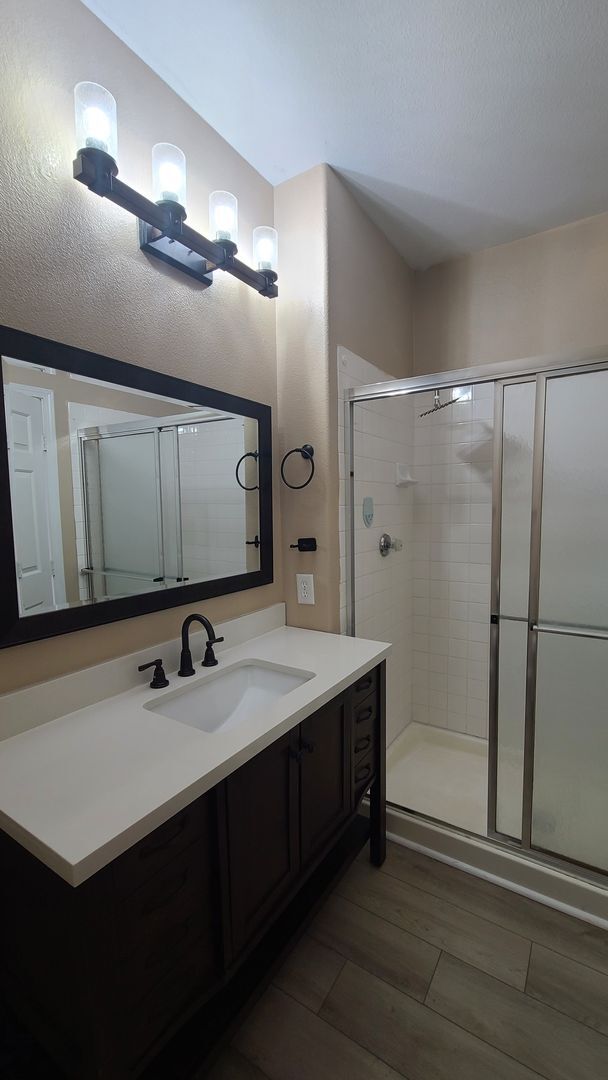 Building Photo - Upstairs 3 Bedroom condo
