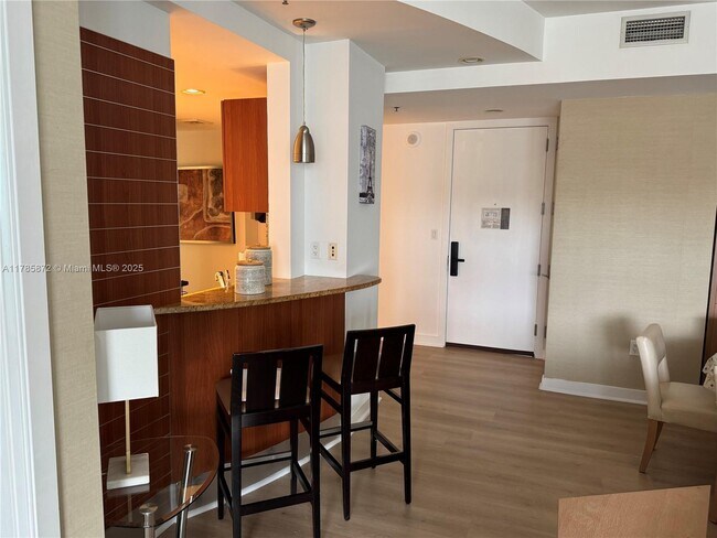 Building Photo - 1395 Brickell Ave