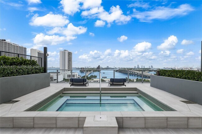 Building Photo - 1400 Biscayne Blvd