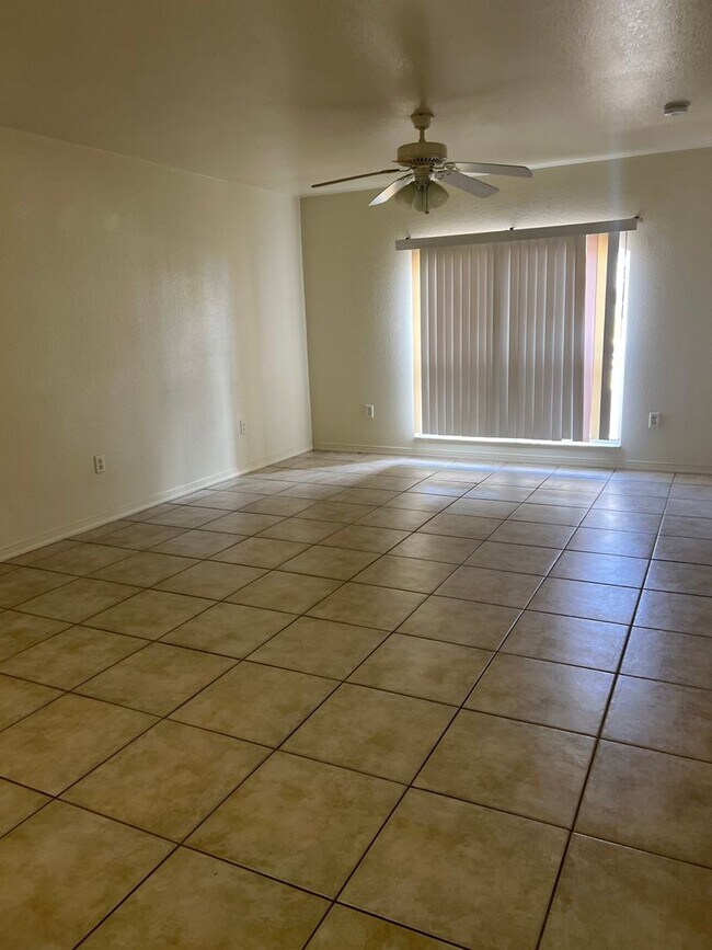 Building Photo - 4520