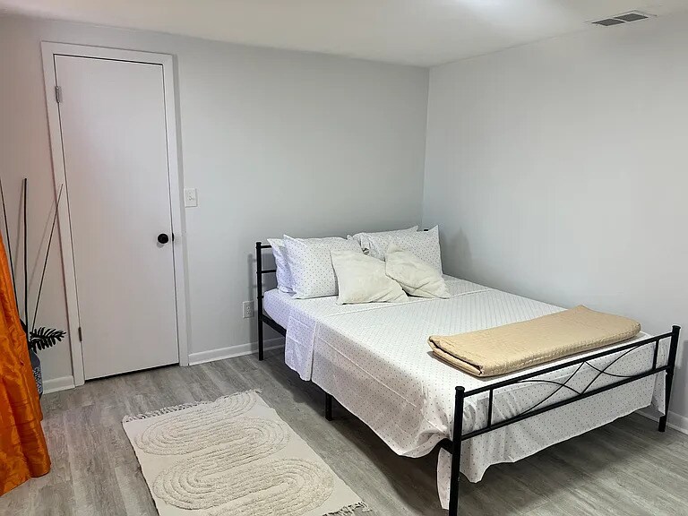 Building Photo - 7414 San Carlos Dr