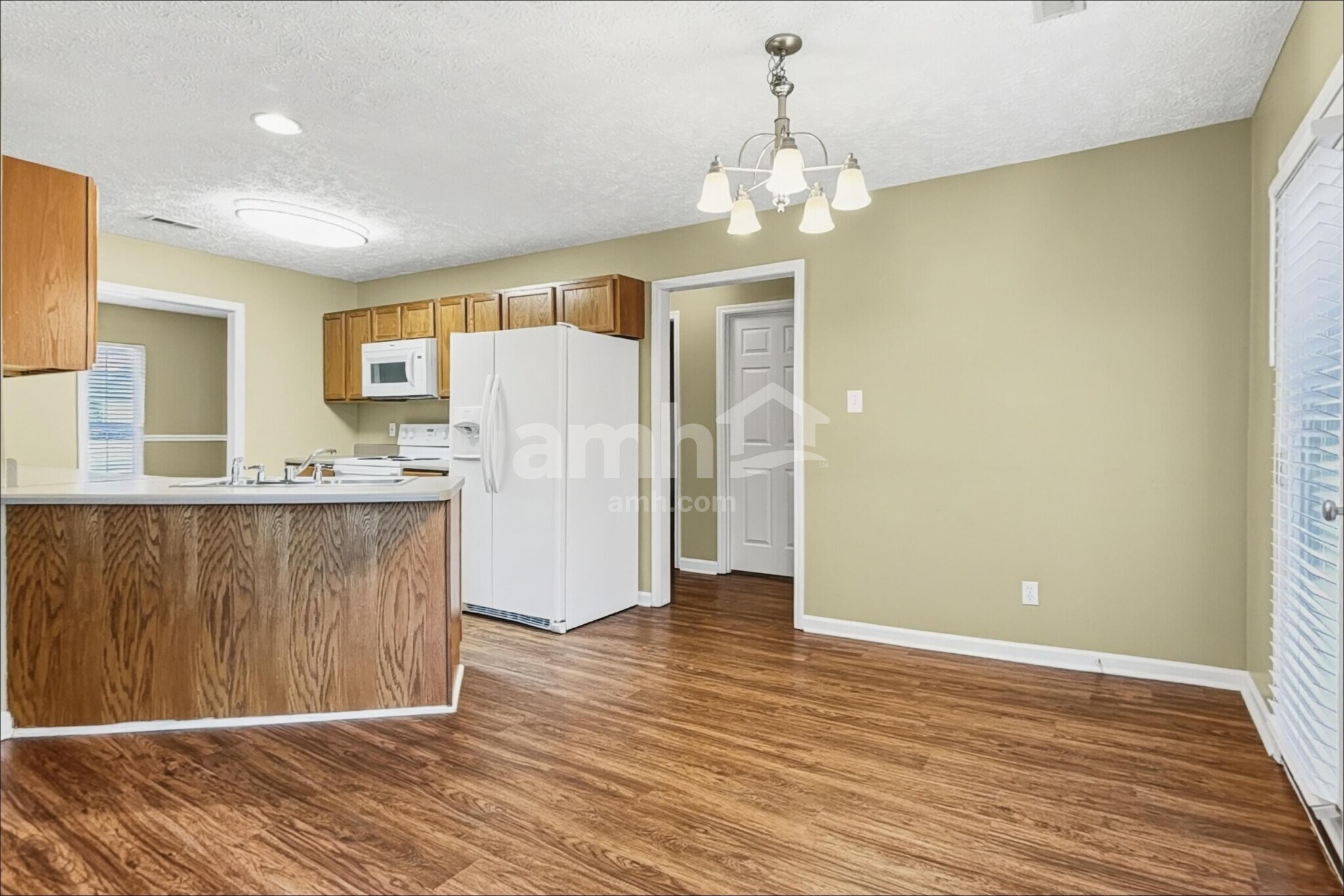 Building Photo - 1423 Newbury Ln