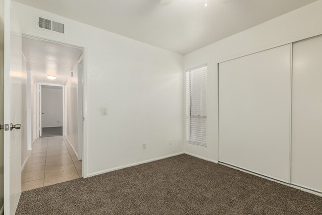 Building Photo - Stadio 3bedroom 2 bathroom