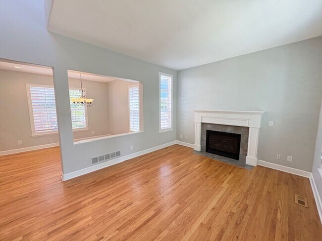 Building Photo - Wow - Lowry Stunner!  4 bed, 3.5 Bath, Fin...
