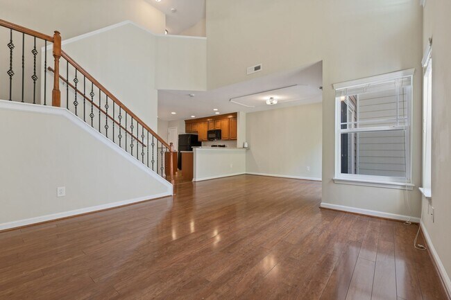 Building Photo - 3 Bedroom Townhouse in Braddock Park Community - Available May 8!
