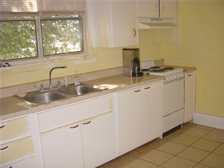 Building Photo - 305 S Magnolia St