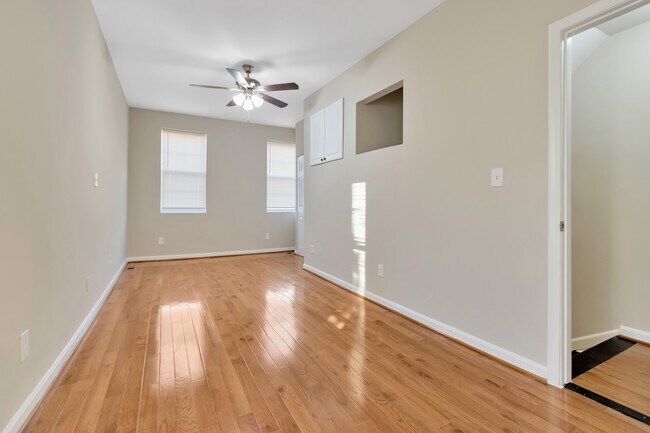 Primary Bedroom - 2313 E Fayette St