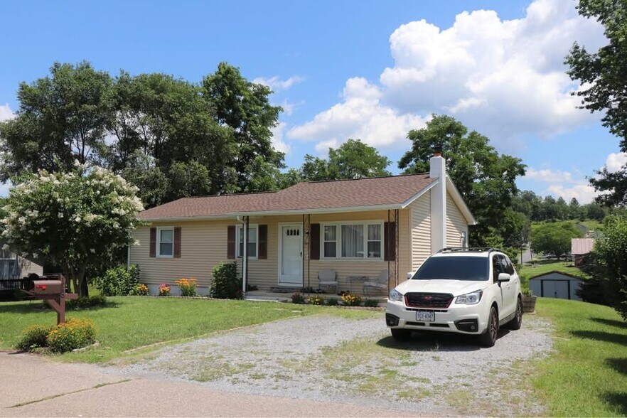Primary Photo - 118 Lucas Ln