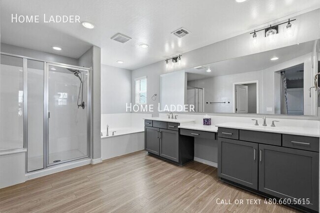 Building Photo - 9504 E Theia Dr