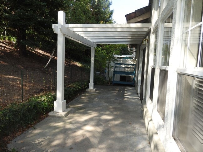 Building Photo - Beautiful Granite Bay Home in Gated Community