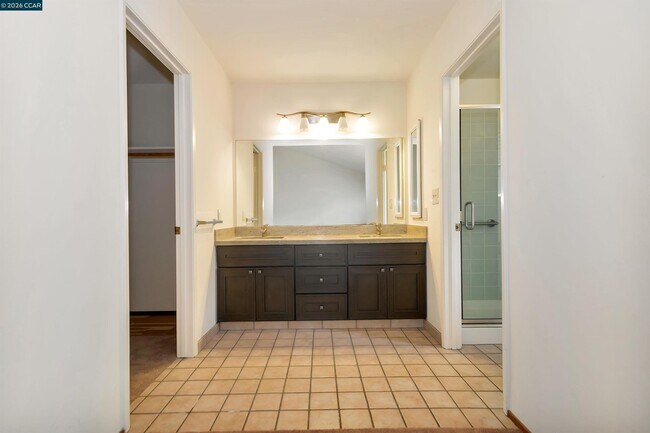 Building Photo - 332 Downham Ct
