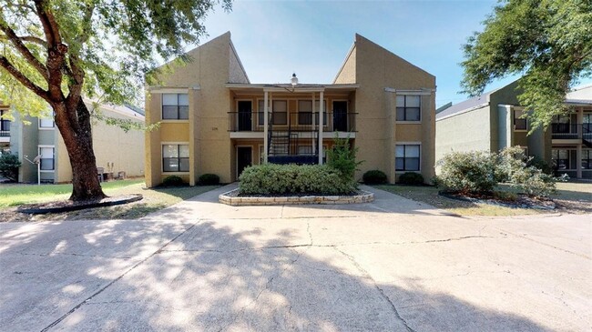 Primary Photo - 305 Manuel Dr