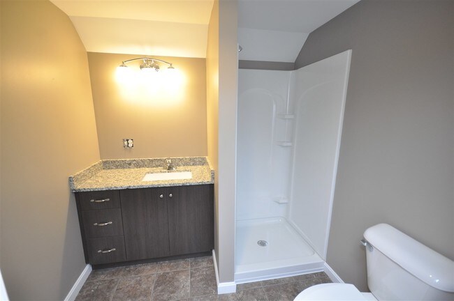 Building Photo - 16 Central St