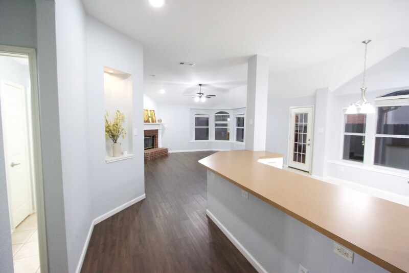 Building Photo - 3605 Villanova Dr