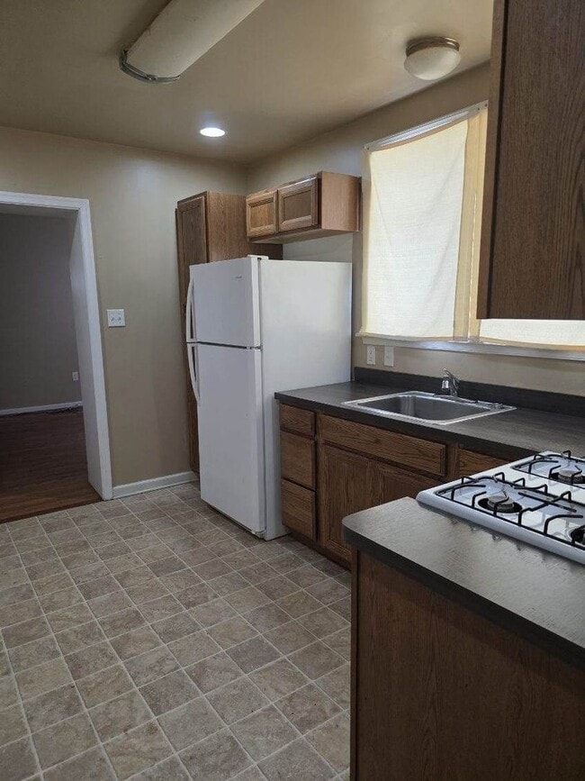 Building Photo - Wilmington Rowhome - Hedgeville Area