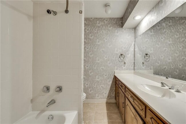 Building Photo - 2 Bedrooms, 2 Bathrooms, Near Northhaven &...