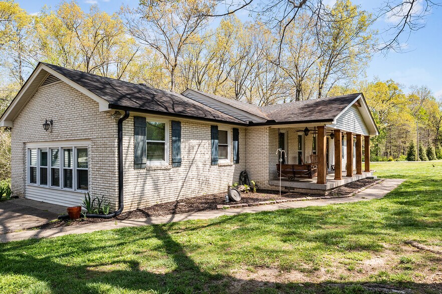 Building Photo - 358 Twin Oaks Dr