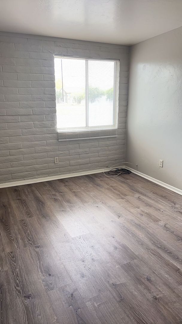 Building Photo - Beautiful 3 bedroom, 2 bath townhouse available