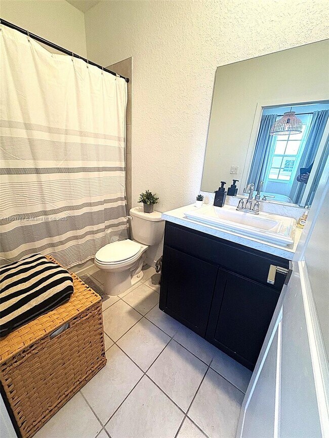 Building Photo - 476 NE 5th St