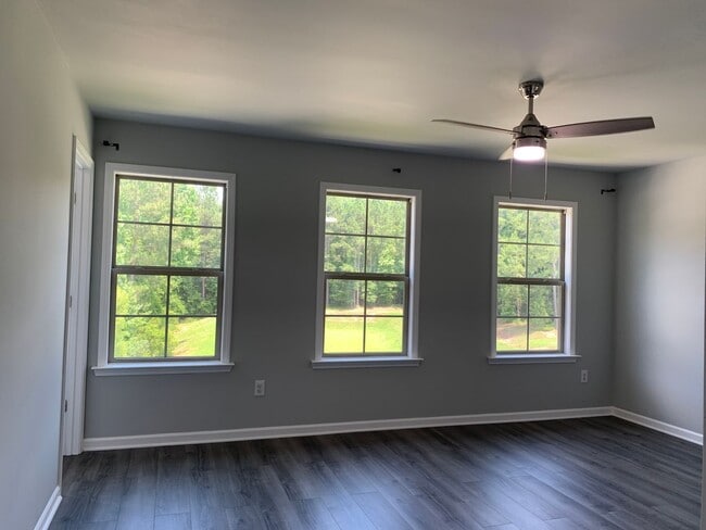 Building Photo - Luxurious Garner Home, Fenced Yard, Commun...