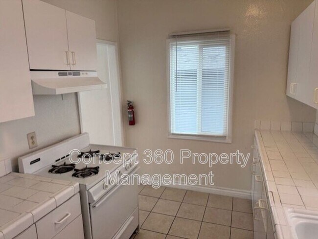 Building Photo - 758 Cerritos Ave