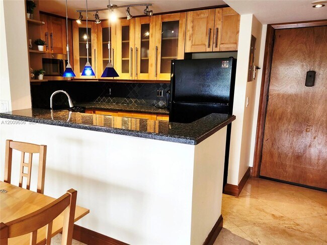 Building Photo - 401 Golden Isles Dr
